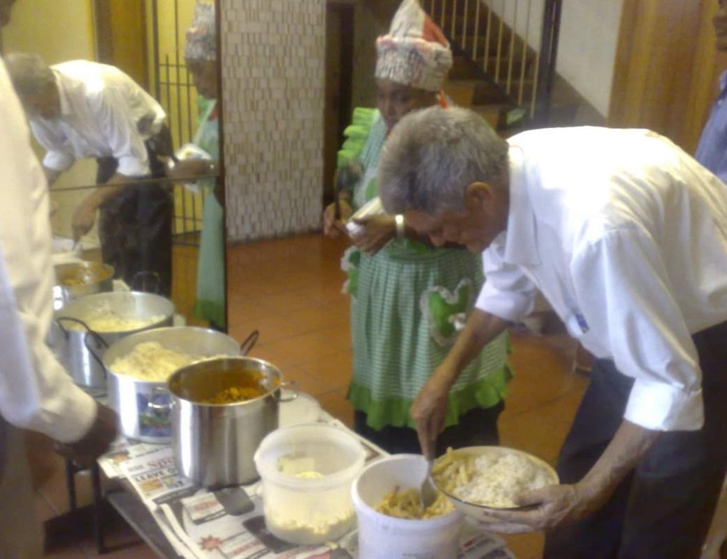 Umlungu Dishing Food